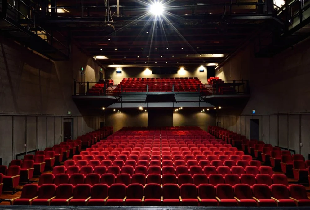 Teatro Due – “Show must go on” – ma non si dimentichino le molestie sessuali