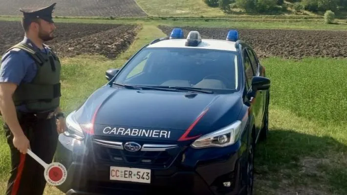 “Tuo padre è nei guai per una rapina”: finto oroscopo e finto carabiniere truffano una 23enne. Denunciato un 40enne