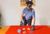 Via Della Salute o via della droga? 23enne lancia 27 dosi di cocaina tra le auto per sfuggire ai Carabinieri