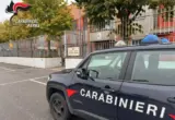 Ruba il portafoglio in auto e compra sigarette e ‘Gratta e Vinci’ con il bancomat: tre giovani denunciati a Colorno