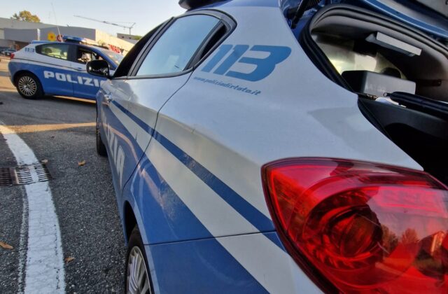 Nascconde il prosciutto nelle mutande, poi aggredisce e morde i vigilantes con la complice: arrestato 48enne all’Eurosia