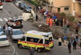 Terrore a Fidenza: auto travolge i passanti e si schianta contro il gazebo di un bar