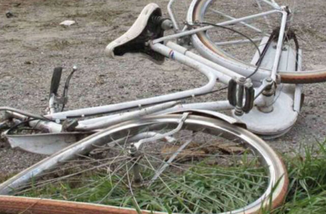 Scontro tra auto e bici a Vicofertile: anziano grave al Pronto Soccorso, è caccia al pirata della strada