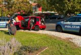 Inseguimento da film a San Leonardo: scappa dalla Stradale contromano, si schianta poi si rifugia nel bagno del fast food