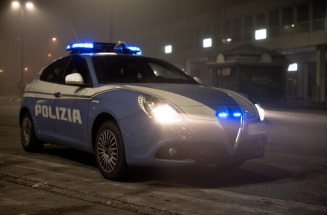 Via Pasubio shock, violento scontro con catene tra bande rivali